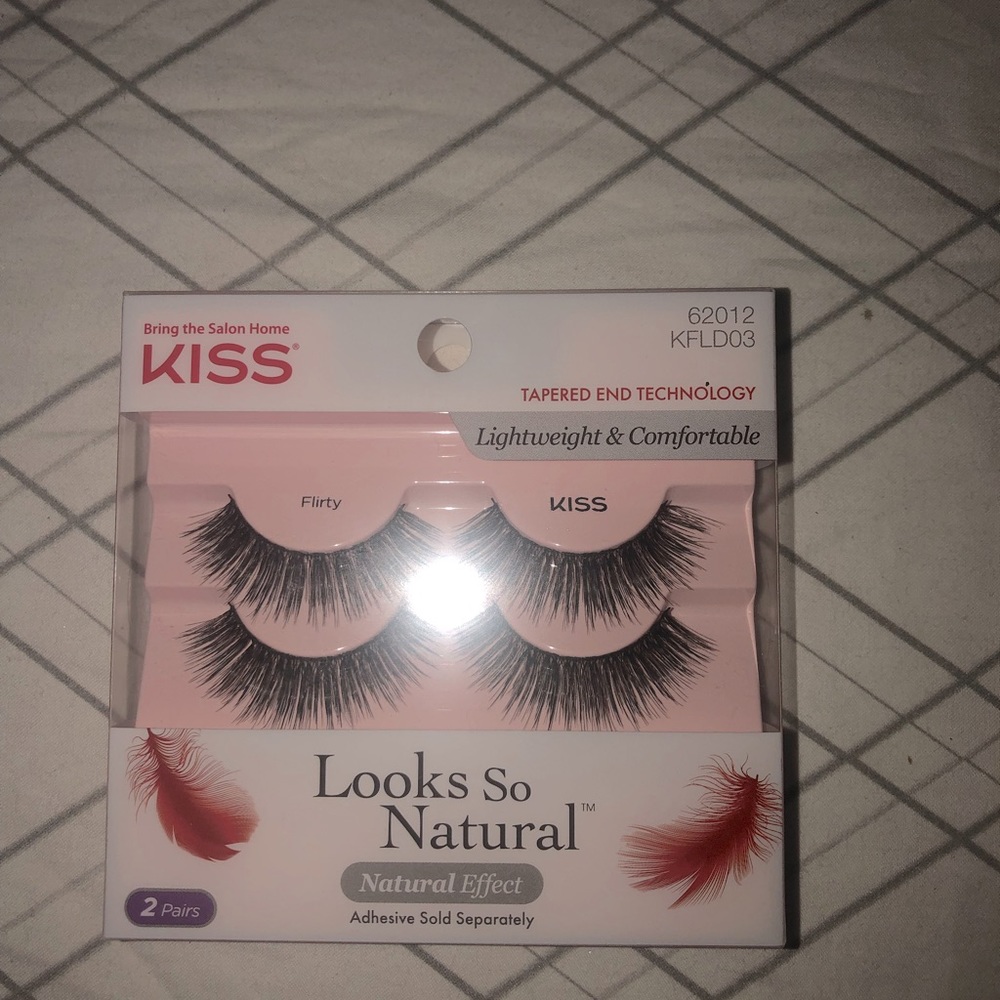 Kiss 2 pairs of lashes